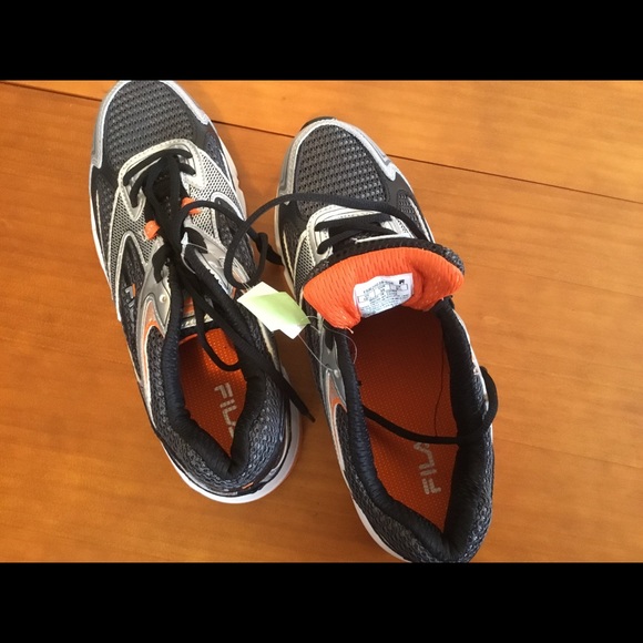‘‘New” Fila Men’s Athletic Running Shoes - Picture 3 of 7